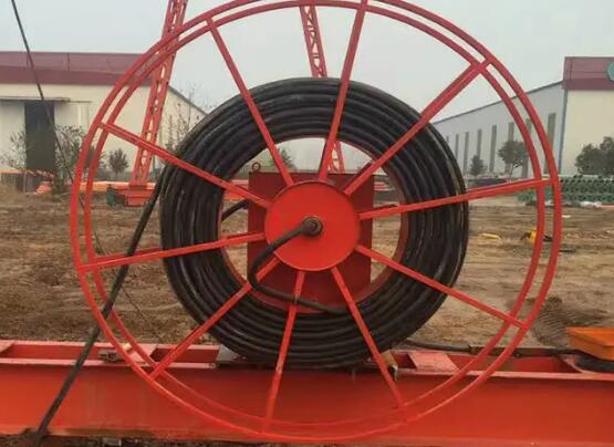 龍門吊的龍門吊電纜卷筒的基本工作原理是什么？