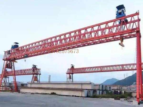 龍門吊門式起重機如何進行定期**檢查？